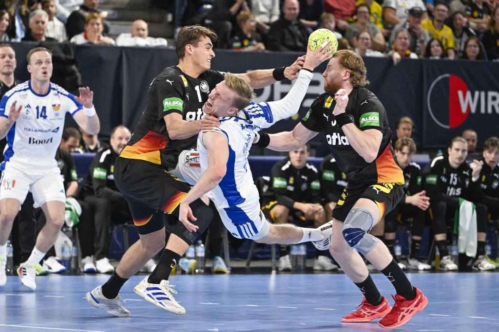 #DHB, #Nationalmannschaft, #Länderspiel, #Handballbundesliga, #HCErlangen, #Handball, #HBL, #Nuremberg, #Erlangen, #ArenaNürnberg, #heitec, #Fackelmann, #Aichinger, #BarthHaas, #Bodin, #MaxBögl, #Bionorica, #Hemmersbach, #hlstudios, #HofmannPersonal, #LauerEuromovers, #Mauss, #pensionsolution, #Schultheiß, #SontowskiPartner, #Tucher, #Wild Panda, #hce, #ball, #tor, #zuschauer, #fans, #vielfaltgewinnt, #keinfanohnejob,