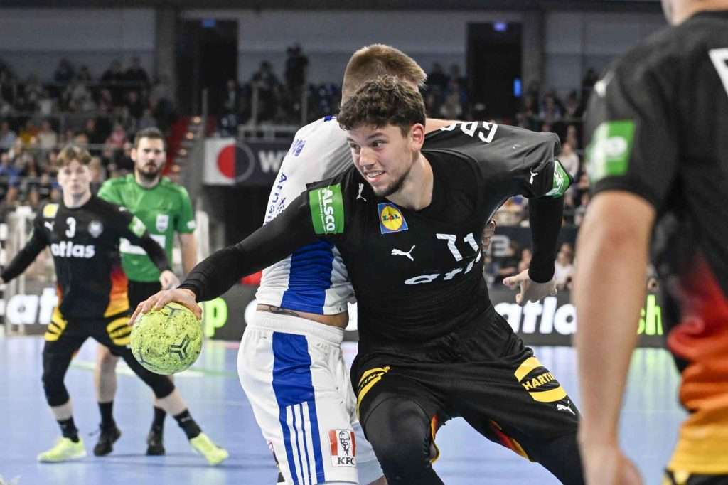 #DHB, #Nationalmannschaft, #Länderspiel, #Handballbundesliga, #HCErlangen, #Handball, #HBL, #Nuremberg, #Erlangen, #ArenaNürnberg, #heitec, #Fackelmann, #Aichinger, #BarthHaas, #Bodin, #MaxBögl, #Bionorica, #Hemmersbach, #hlstudios, #HofmannPersonal, #LauerEuromovers, #Mauss, #pensionsolution, #Schultheiß, #SontowskiPartner, #Tucher, #Wild Panda, #hce, #ball, #tor, #zuschauer, #fans, #vielfaltgewinnt, #keinfanohnejob,