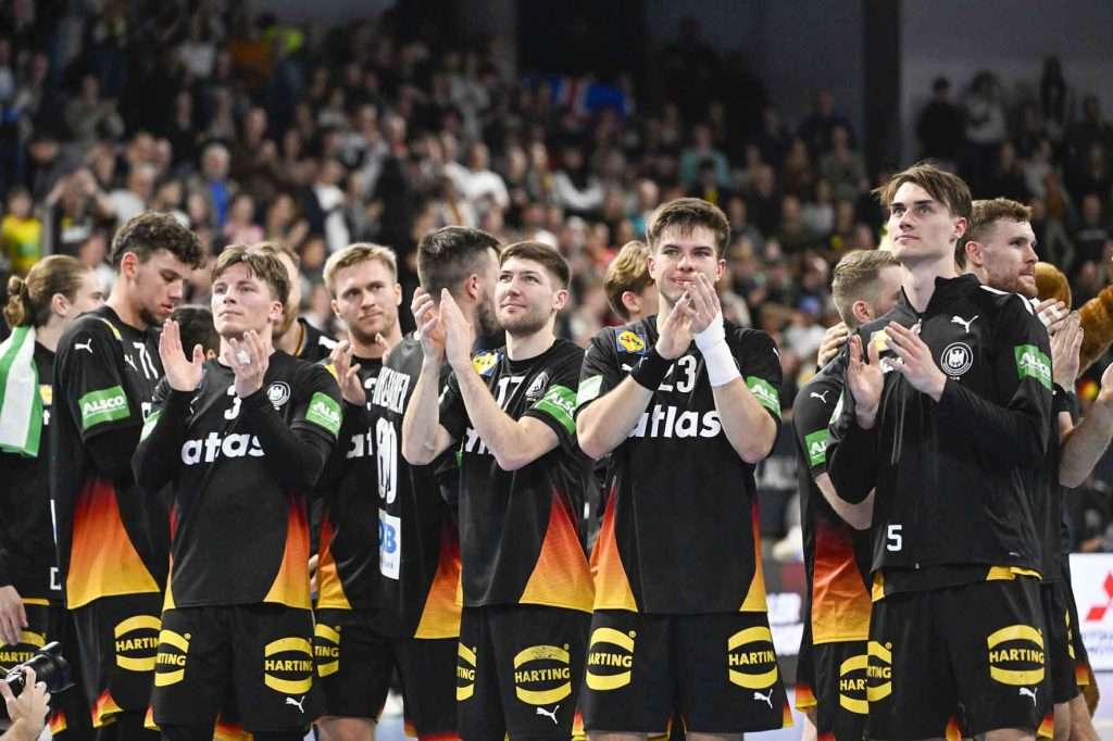 #DHB, #Nationalmannschaft, #Länderspiel, #Handballbundesliga, #HCErlangen, #Handball, #HBL, #Nuremberg, #Erlangen, #ArenaNürnberg, #heitec, #Fackelmann, #Aichinger, #BarthHaas, #Bodin, #MaxBögl, #Bionorica, #Hemmersbach, #hlstudios, #HofmannPersonal, #LauerEuromovers, #Mauss, #pensionsolution, #Schultheiß, #SontowskiPartner, #Tucher, #Wild Panda, #hce, #ball, #tor, #zuschauer, #fans, #vielfaltgewinnt, #keinfanohnejob,