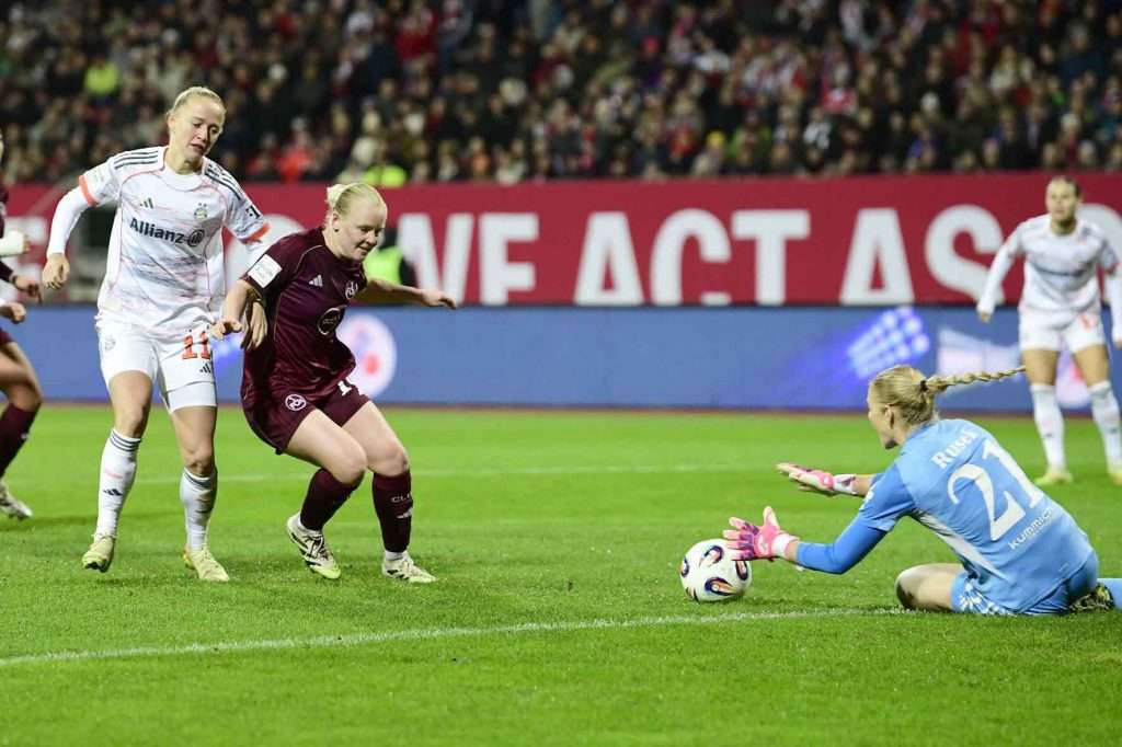 #Fußball, #Liga1, #Bundesliga, #DFL, #DFB, #googlepixel, #frauenbundesliga, #Nürnberg, #1fcn, #fcn, #damen, #frauen, #Stadion, #MaxMorlockStadion, #Ball, #Sport, #Fans, #Jubel, #Torjubel, #Fahnen, #Fanblock, #Faszination, #Action, #Zweikampf, #Schiedsrichter, #Linienrichter, #SparkasseNürnberg, #NErgie, #Zuschauer, #fussball,