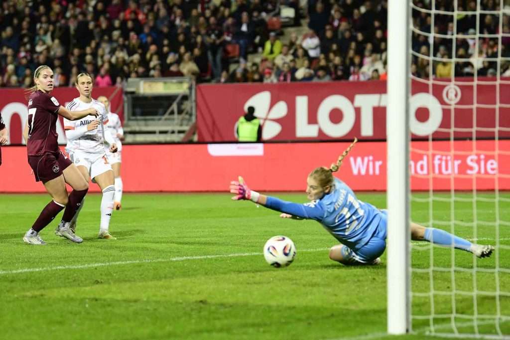 #Fußball, #Liga1, #Bundesliga, #DFL, #DFB, #googlepixel, #frauenbundesliga, #Nürnberg, #1fcn, #fcn, #damen, #frauen, #Stadion, #MaxMorlockStadion, #Ball, #Sport, #Fans, #Jubel, #Torjubel, #Fahnen, #Fanblock, #Faszination, #Action, #Zweikampf, #Schiedsrichter, #Linienrichter, #SparkasseNürnberg, #NErgie, #Zuschauer, #fussball,