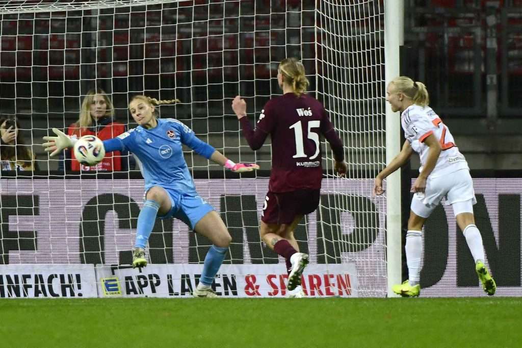 #Fußball, #Liga1, #Bundesliga, #DFL, #DFB, #googlepixel, #frauenbundesliga, #Nürnberg, #1fcn, #fcn, #damen, #frauen, #Stadion, #MaxMorlockStadion, #Ball, #Sport, #Fans, #Jubel, #Torjubel, #Fahnen, #Fanblock, #Faszination, #Action, #Zweikampf, #Schiedsrichter, #Linienrichter, #SparkasseNürnberg, #NErgie, #Zuschauer, #fussball,
