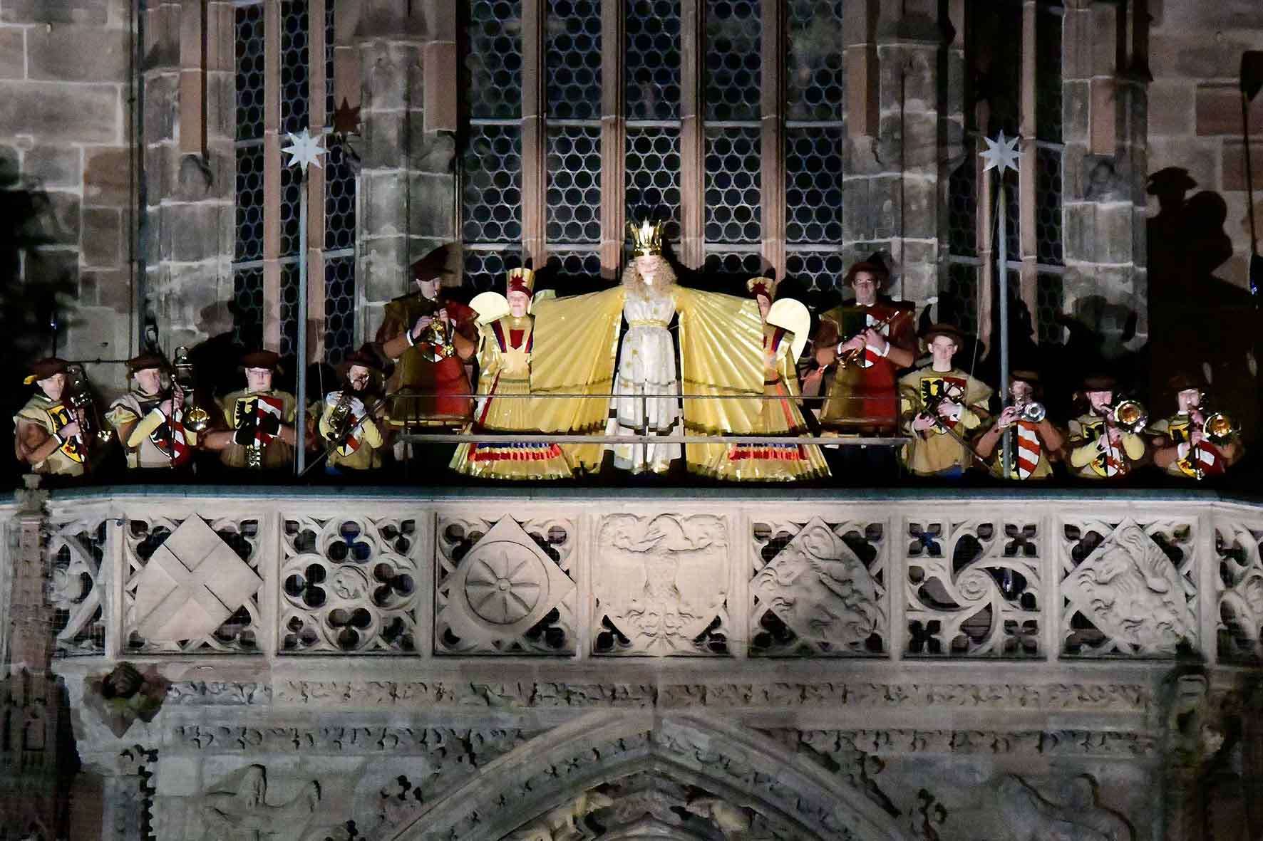 Nürnberg, #Nuremberg, #MetropolregionNürnberg, #Christkindlesmarkt, #Hauptmarkt, #Kinderweihnacht, #HansSachsPlatz, #MarktderPartnerstädte, #Handwerkerhof, #Christkind, #Engel, #Weihnachtsmann, #Nikolaus, #Pelzmärtel, #KnechtRuprecht, #St.Martin, #Adventszeit, #Vorweihnachtszeit, #Weihnachten, #Festlichkeit, #Verkaufsstände, #Lebkuchen, #Süssigkeiten, #Glühwein, #Punsch, #Kinderpunsch, #Bratwürste, #Sterne, #Christbaum, #Christbaumschmuck, #Weihnachtsbeleuchtung, #Lichterzug, #schönsteZeit, #Winter, #winterlich, #Schnee, #Glanz, #Kinder, #Erwachsene, #Wünsche, #Hoffnung, #Frieden, #Gerechtigkeit, #Sternenhaus, #HeiligGeistHaus, #NoraFalk,