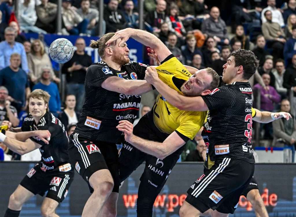 #Handballbundesliga, #HCErlangen, #Handball, #HBL, #Nuremberg, #Erlangen, #ArenaNürnberg, #heitec, #Fackelmann, #Aichinger, #BarthHaas, #Bodin, #MaxBögl, #Bionorica, #Hemmersbach, #hlstudios, #HofmannPersonal, #LauerEuromovers, #Mauss, #pensionsolution, #Schultheiß, #SontowskiPartner, #Tucher, #Wild Panda, #hce, #ball, #tor, #zuschauer, #fans, #vielfaltgewinnt, #keinfanohnejob,