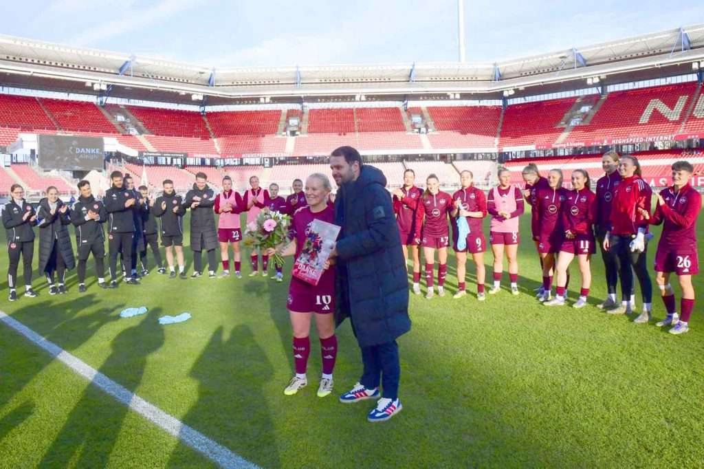 #Fußball, #Liga1, #Bundesliga, #DFL, #DFB, #googlepixel, #frauenbundesliga, #Nürnberg, #1fcn, #fcn, #damen, #frauen, #Stadion, #MaxMorlockStadion, #Ball, #Sport, #Fans, #Jubel, #Torjubel, #Fahnen, #Fanblock, #Faszination, #Action, #Zweikampf, #Schiedsrichter, #Linienrichter, #SparkasseNürnberg, #NErgie, #Zuschauer, #fussball,