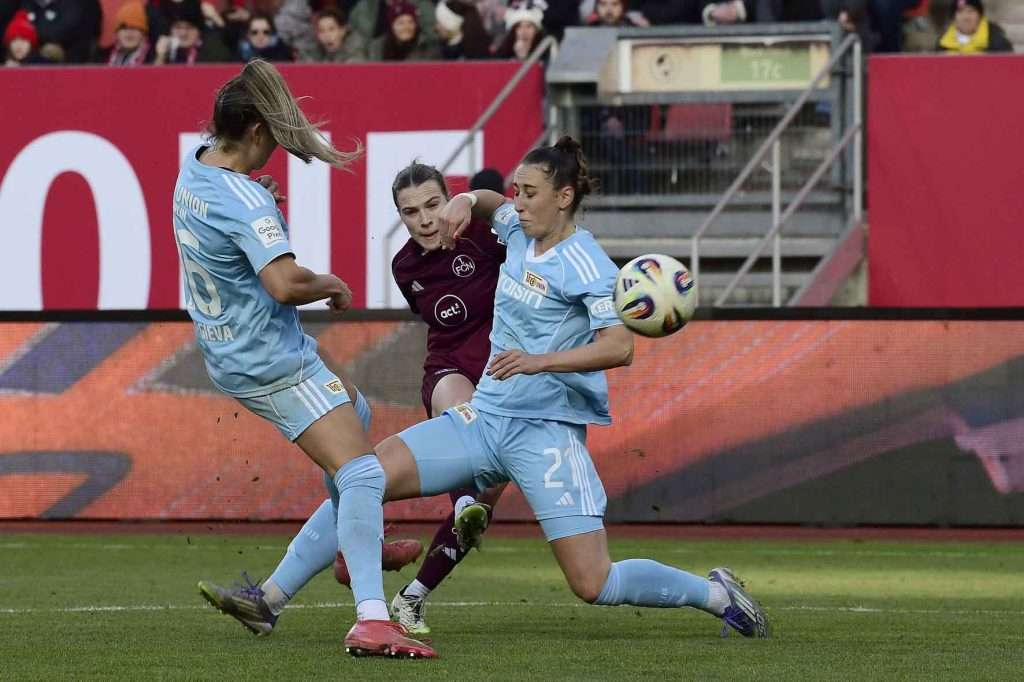 #Fußball, #Liga1, #Bundesliga, #DFL, #DFB, #googlepixel, #frauenbundesliga, #Nürnberg, #1fcn, #fcn, #damen, #frauen, #Stadion, #MaxMorlockStadion, #Ball, #Sport, #Fans, #Jubel, #Torjubel, #Fahnen, #Fanblock, #Faszination, #Action, #Zweikampf, #Schiedsrichter, #Linienrichter, #SparkasseNürnberg, #NErgie, #Zuschauer, #fussball,