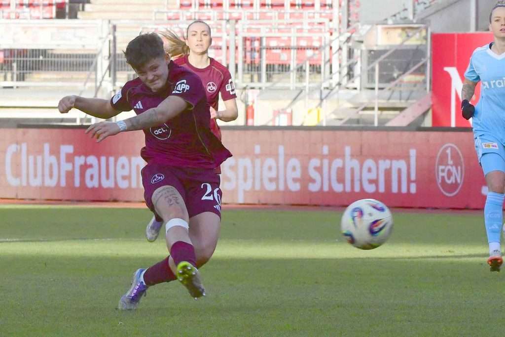 #Fußball, #Liga1, #Bundesliga, #DFL, #DFB, #googlepixel, #frauenbundesliga, #Nürnberg, #1fcn, #fcn, #damen, #frauen, #Stadion, #MaxMorlockStadion, #Ball, #Sport, #Fans, #Jubel, #Torjubel, #Fahnen, #Fanblock, #Faszination, #Action, #Zweikampf, #Schiedsrichter, #Linienrichter, #SparkasseNürnberg, #NErgie, #Zuschauer, #fussball,