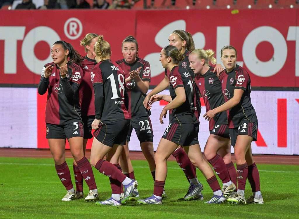 #Fußball, #Liga1, #Bundesliga, #DFL, #DFB, #googlepixel, #frauenbundesliga, #Nürnberg, #1fcn, #fcn, #damen, #frauen, #Stadion, #MaxMorlockStadion, #Ball, #Sport, #Fans, #Jubel, #Torjubel, #Fahnen, #Fanblock, #Faszination, #Action, #Zweikampf, #Schiedsrichter, #Linienrichter, #SparkasseNürnberg, #NErgie, #Zuschauer, #fussball,