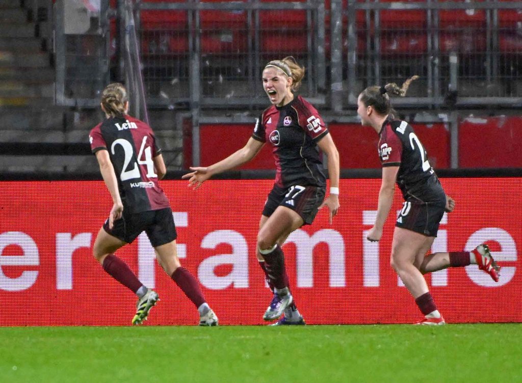 #Fußball, #Liga1, #Bundesliga, #DFL, #DFB, #googlepixel, #frauenbundesliga, #Nürnberg, #1fcn, #fcn, #damen, #frauen, #Stadion, #MaxMorlockStadion, #Ball, #Sport, #Fans, #Jubel, #Torjubel, #Fahnen, #Fanblock, #Faszination, #Action, #Zweikampf, #Schiedsrichter, #Linienrichter, #SparkasseNürnberg, #NErgie, #Zuschauer, #fussball,
