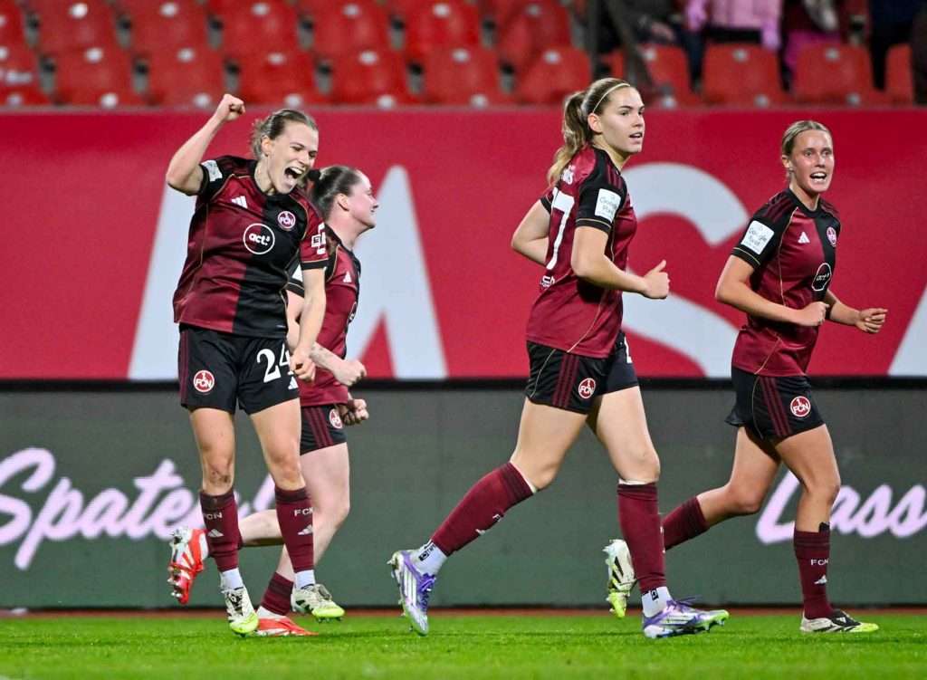 #Fußball, #Liga1, #Bundesliga, #DFL, #DFB, #googlepixel, #frauenbundesliga, #Nürnberg, #1fcn, #fcn, #damen, #frauen, #Stadion, #MaxMorlockStadion, #Ball, #Sport, #Fans, #Jubel, #Torjubel, #Fahnen, #Fanblock, #Faszination, #Action, #Zweikampf, #Schiedsrichter, #Linienrichter, #SparkasseNürnberg, #NErgie, #Zuschauer, #fussball,