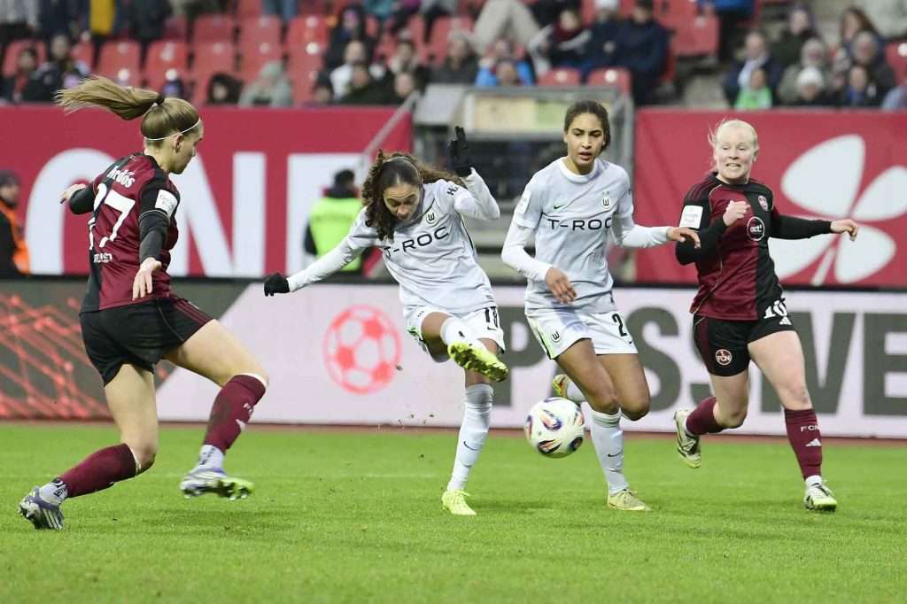 #Fußball, #Liga1, #Bundesliga, #DFL, #DFB, #googlepixel, #frauenbundesliga, #Nürnberg, #1fcn, #fcn, #damen, #frauen, #Stadion, #MaxMorlockStadion, #Ball, #Sport, #Fans, #Jubel, #Torjubel, #Fahnen, #Fanblock, #Faszination, #Action, #Zweikampf, #Schiedsrichter, #Linienrichter, #SparkasseNürnberg, #NErgie, #Zuschauer, #fussball,
