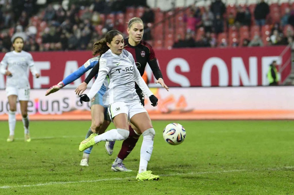 #Fußball, #Liga1, #Bundesliga, #DFL, #DFB, #googlepixel, #frauenbundesliga, #Nürnberg, #1fcn, #fcn, #damen, #frauen, #Stadion, #MaxMorlockStadion, #Ball, #Sport, #Fans, #Jubel, #Torjubel, #Fahnen, #Fanblock, #Faszination, #Action, #Zweikampf, #Schiedsrichter, #Linienrichter, #SparkasseNürnberg, #NErgie, #Zuschauer, #fussball,