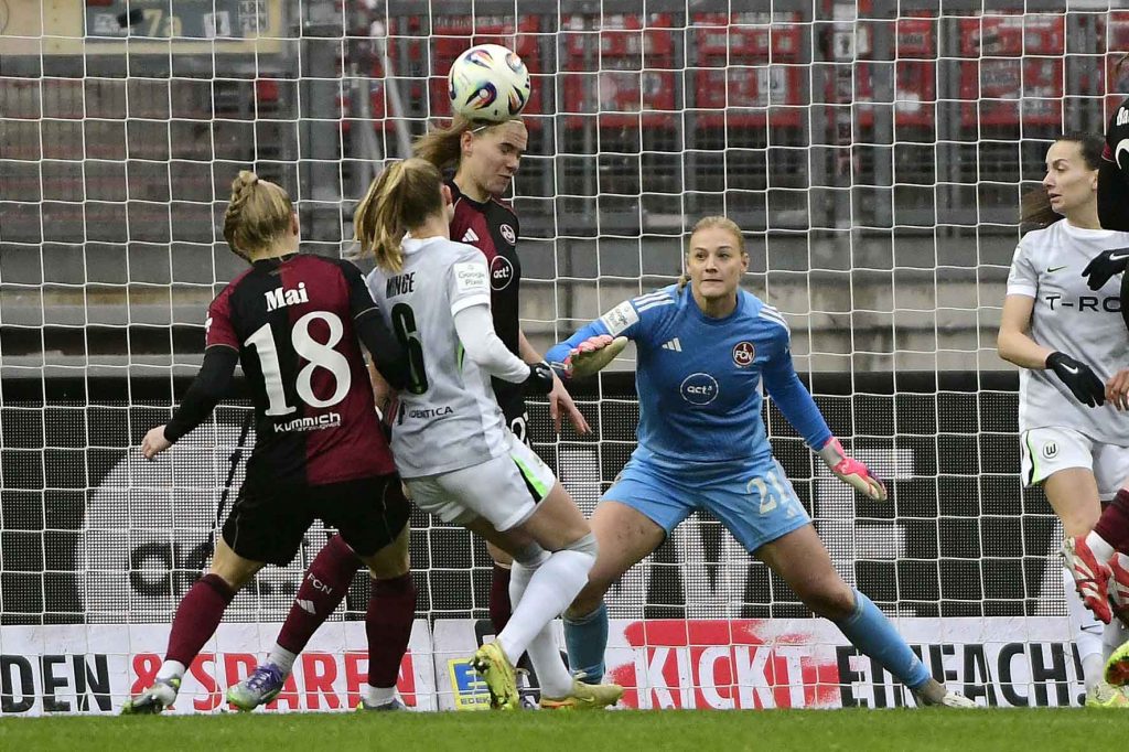 #Fußball, #Liga1, #Bundesliga, #DFL, #DFB, #googlepixel, #frauenbundesliga, #Nürnberg, #1fcn, #fcn, #damen, #frauen, #Stadion, #MaxMorlockStadion, #Ball, #Sport, #Fans, #Jubel, #Torjubel, #Fahnen, #Fanblock, #Faszination, #Action, #Zweikampf, #Schiedsrichter, #Linienrichter, #SparkasseNürnberg, #NErgie, #Zuschauer, #fussball,