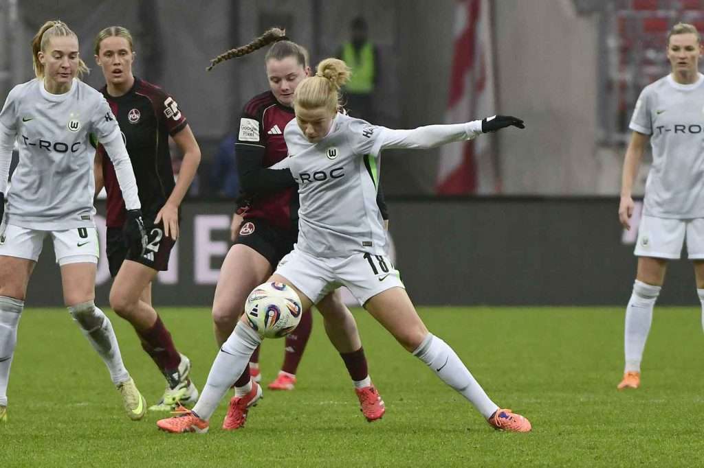 #Fußball, #Liga1, #Bundesliga, #DFL, #DFB, #googlepixel, #frauenbundesliga, #Nürnberg, #1fcn, #fcn, #damen, #frauen, #Stadion, #MaxMorlockStadion, #Ball, #Sport, #Fans, #Jubel, #Torjubel, #Fahnen, #Fanblock, #Faszination, #Action, #Zweikampf, #Schiedsrichter, #Linienrichter, #SparkasseNürnberg, #NErgie, #Zuschauer, #fussball,