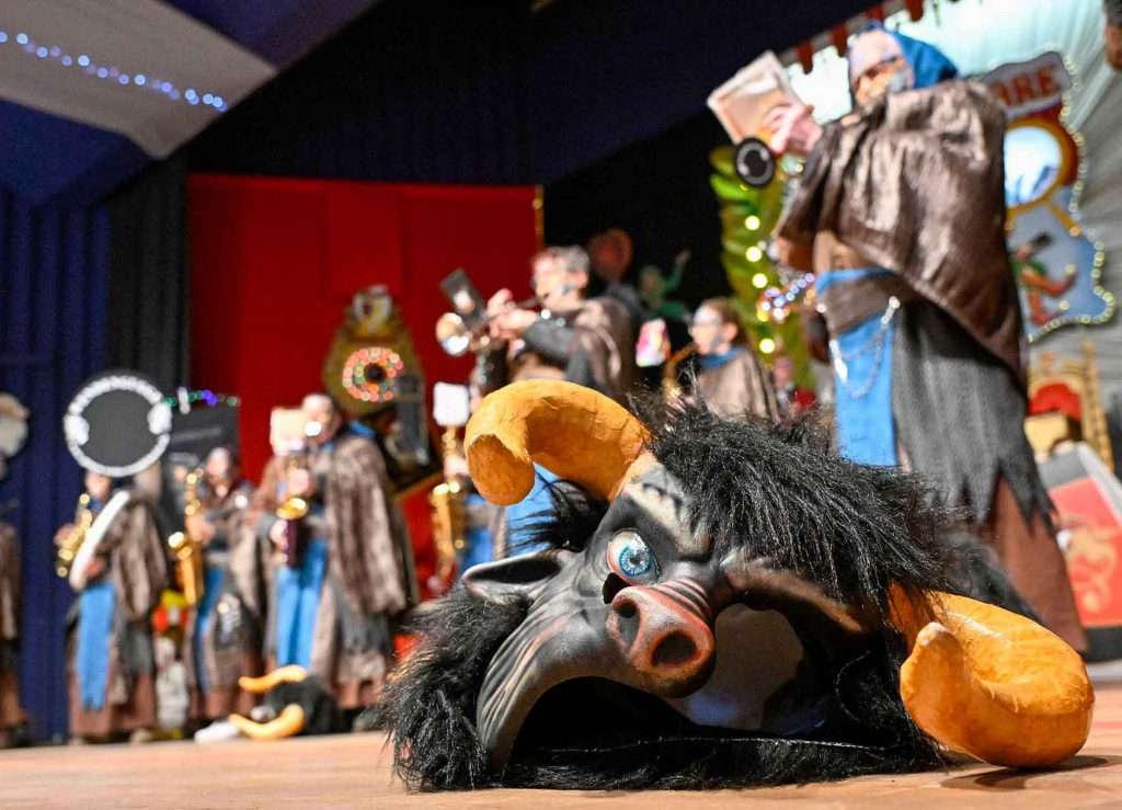 #Nürnberg, #Nuremberg, #FastnachtVerbandFranken, #Eibanesen, #FGEibanesen, #FastnachtinFranken, #Fasching, #Karneval, #Ahoi, #Klamauk, #Büttenredner, #Sonderorden, #Galasitzung, #Prinzenpaar, #Kabarett, #Freizeit, #Erholung, #Relaxen, #Entspannen, #GesellschaftshausGartenstadt, #Inthronisation, #AllersbergerFlecklashexn, #Hollaria, #Perlenverleihung, #Dämmerung,