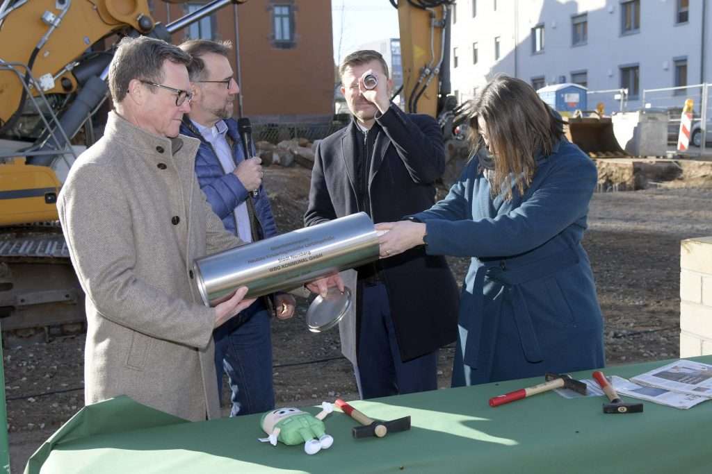 #nürnberg, #nuremberg, #stadt, #wbgnuernberg, #stiftung, #neubau, #mietwohnungen, #erneuerung, #abriss, #aufbau, #klimaziele, #wbg2000stiftung, #wohnbau, #Umweltfreundlich, #Wohnungen, #Vermietungen, #originalregional, #Holz, #Hybridhäuser, #ispfd, #Grundsteinlegung, #Einweihung,