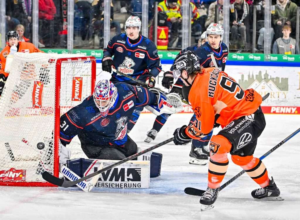 #del, #eishockey, #nit, #nuernbergicetigers, #icetigers, #puck, #pucki, #maskottchen, #nuernberg, #arena, #tor, #zuschauer, #fans, #hofmannpersonal, #vielfaltgewinnt, #keinfanohnejob, #bodin, #nergie, #wbgnuernberg,