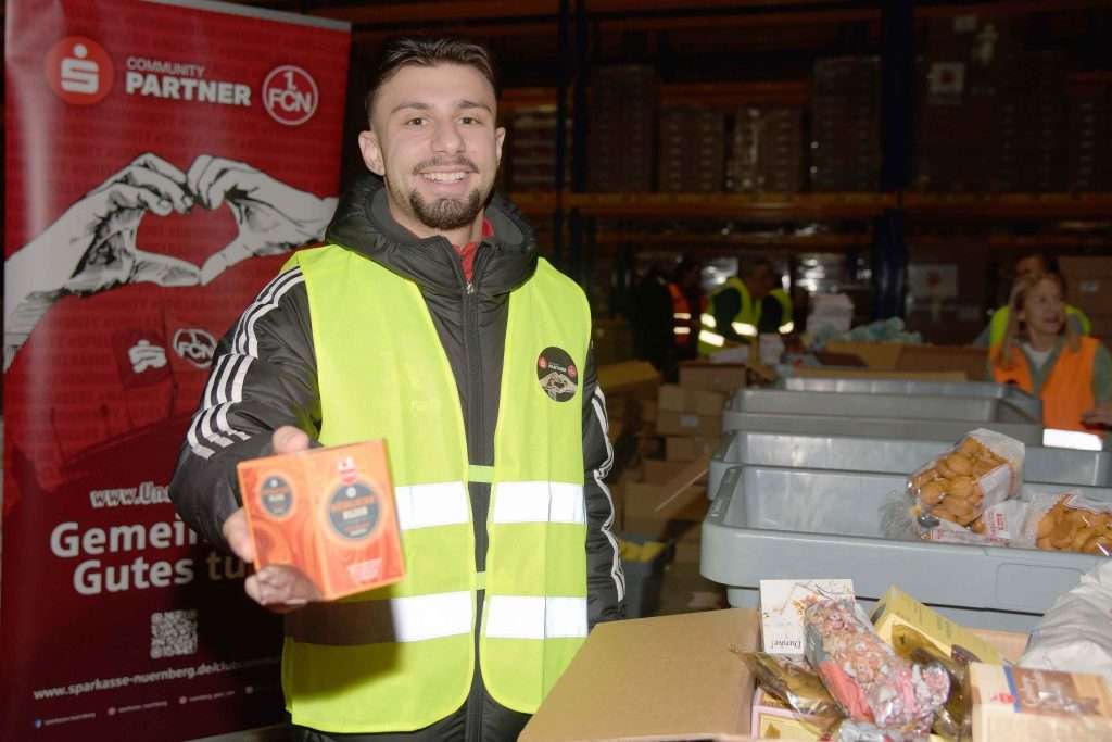 #Fußball, #Liga2, #Bundesliga, #DFL, #DFB, #Nürnberg, #1fcn, #fcn, #damen, #frauen, #Stadion, #MaxMorlockStadion, #Ball, #Sport, #Fans, #Jubel, #Torjubel, #Fahnen, #Fanblock, #Faszination, #Action, #Zweikampf, #Schiedsrichter, #Linienrichter, #SparkasseNürnberg, #NErgie, #Kulmbacher, #Zuschauer, #fussball, #spielräume,