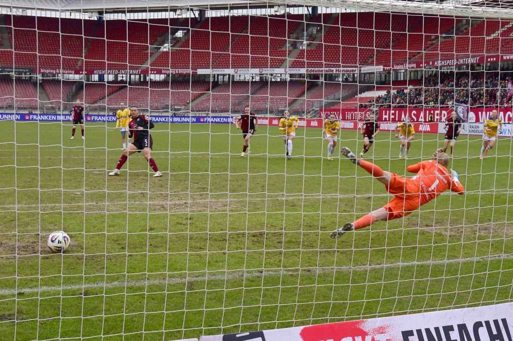 #Fußball, #Liga1, #Bundesliga, #DFL, #DFB, #googlepixel, #frauenbundesliga, #Nürnberg, #1fcn, #fcn, #damen, #frauen, #Stadion, #MaxMorlockStadion, #Ball, #Sport, #Fans, #Jubel, #Torjubel, #Fahnen, #Fanblock, #Faszination, #Action, #Zweikampf, #Schiedsrichter, #Linienrichter, #SparkasseNürnberg, #NErgie, #Zuschauer, #fussball,