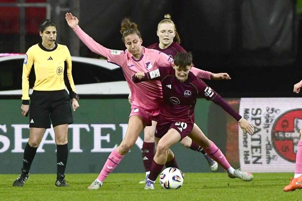 #Fußball, #Liga1, #Bundesliga, #DFL, #DFB, #googlepixel, #frauenbundesliga, #Nürnberg, #1fcn, #fcn, #damen, #frauen, #Stadion, #MaxMorlockStadion, #Ball, #Sport, #Fans, #Jubel, #Torjubel, #Fahnen, #Fanblock, #Faszination, #Action, #Zweikampf, #Schiedsrichter, #Linienrichter, #SparkasseNürnberg, #NErgie, #Zuschauer, #fussball,