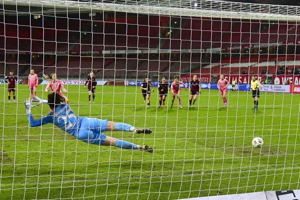 #Fußball, #Liga1, #Bundesliga, #DFL, #DFB, #googlepixel, #frauenbundesliga, #Nürnberg, #1fcn, #fcn, #damen, #frauen, #Stadion, #MaxMorlockStadion, #Ball, #Sport, #Fans, #Jubel, #Torjubel, #Fahnen, #Fanblock, #Faszination, #Action, #Zweikampf, #Schiedsrichter, #Linienrichter, #SparkasseNürnberg, #NErgie, #Zuschauer, #fussball,