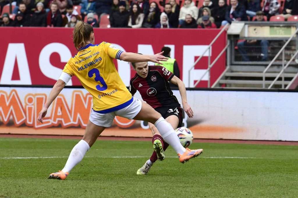 #Fußball, #Liga1, #Bundesliga, #DFL, #DFB, #googlepixel, #frauenbundesliga, #Nürnberg, #1fcn, #fcn, #damen, #frauen, #Stadion, #MaxMorlockStadion, #Ball, #Sport, #Fans, #Jubel, #Torjubel, #Fahnen, #Fanblock, #Faszination, #Action, #Zweikampf, #Schiedsrichter, #Linienrichter, #SparkasseNürnberg, #NErgie, #Zuschauer, #fussball,