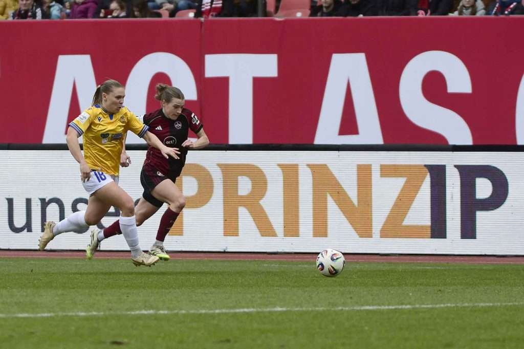 #Fußball, #Liga1, #Bundesliga, #DFL, #DFB, #googlepixel, #frauenbundesliga, #Nürnberg, #1fcn, #fcn, #damen, #frauen, #Stadion, #MaxMorlockStadion, #Ball, #Sport, #Fans, #Jubel, #Torjubel, #Fahnen, #Fanblock, #Faszination, #Action, #Zweikampf, #Schiedsrichter, #Linienrichter, #SparkasseNürnberg, #NErgie, #Zuschauer, #fussball,