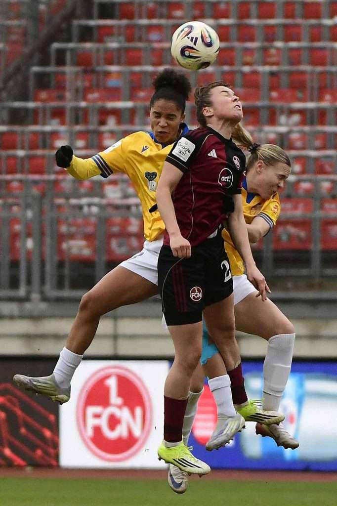 #Fußball, #Liga1, #Bundesliga, #DFL, #DFB, #googlepixel, #frauenbundesliga, #Nürnberg, #1fcn, #fcn, #damen, #frauen, #Stadion, #MaxMorlockStadion, #Ball, #Sport, #Fans, #Jubel, #Torjubel, #Fahnen, #Fanblock, #Faszination, #Action, #Zweikampf, #Schiedsrichter, #Linienrichter, #SparkasseNürnberg, #NErgie, #Zuschauer, #fussball,