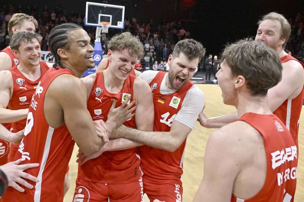 #bbl, #basketball, #proa, #nuernbergfalcons, #nuernberg, #falcons, #nbc, #kiametropolarena, #sparkassenuernberg, #nergie, #wbgnuernberg, #hofmannpersonal, #barmerliga, #nuebasketball, #vielfaltgewinnt, #keinfanohnejob, #norisblockers,