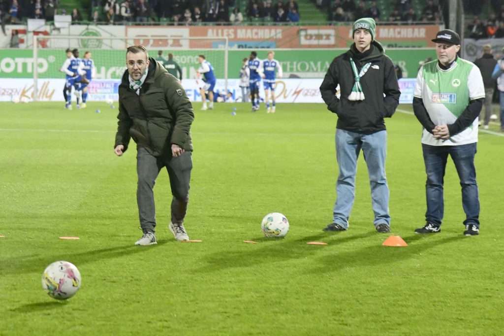 #Fussball, #Bundesliga, #DFL, #Liga2, #GreutherFürth, #sgf, #SportparkRonhof, #Kleeblatt, #HofmannPersonal, #BruderSpielwaren, #FrankenBrunnen, #GrünerBier, #RosicImmobilien, #simbadickiegroup, #Swietelsky, #WildPanda, #Fürth, #ball, #stadion, #zuschauer, #fans, #tor, #vielfaltgewinnt, #keinfanohnejob,