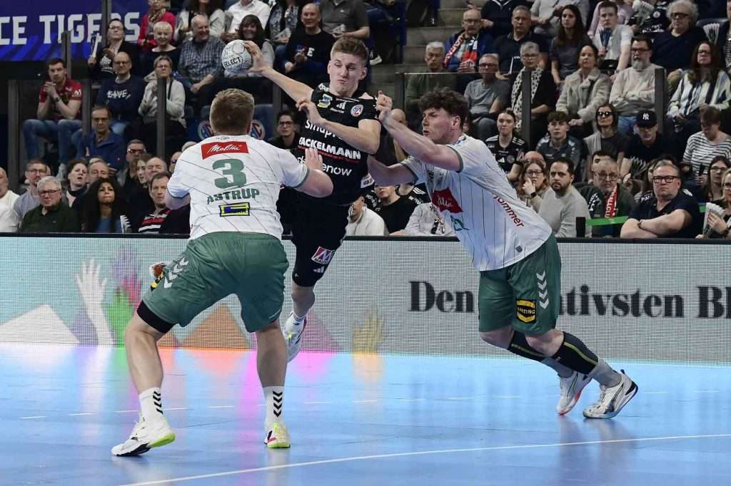 #Handballbundesliga, #LiquiMoly, #HCErlangen, #Handball, #HBL, #Nuremberg, #Erlangen, #ArenaNürnbergerVersicherung, #heitec, #Fackelmann, #Aichinger, #BarthHaas, #Bodin, #MaxBögl, #Bionorica, #Hemmersbach, #hlstudios, #HofmannPersonal, #LauerEuromovers, #Mauss, #pensionsolution, #Schultheiß, #SontowskiPartner, #Tucher, #Wild Panda, #hce, #ball, #tor, #zuschauer, #fans, #vielfaltgewinnt, #keinfanohnejob,