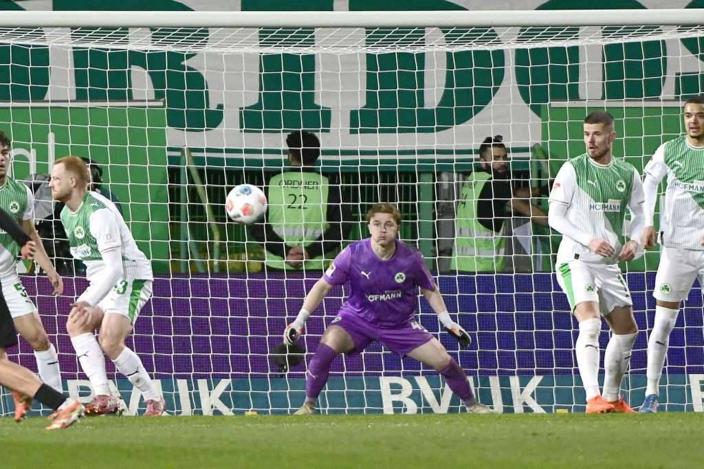 #Fussball, #Bundesliga, #DFL, #Liga2, #GreutherFürth, #sgf, #SportparkRonhof, #Kleeblatt, #HofmannPersonal, #BruderSpielwaren, #FrankenBrunnen, #GrünerBier, #RosicImmobilien, #simbadickiegroup, #Swietelsky, #WildPanda, #Fürth, #ball, #stadion, #zuschauer, #fans, #tor, #vielfaltgewinnt, #keinfanohnejob,