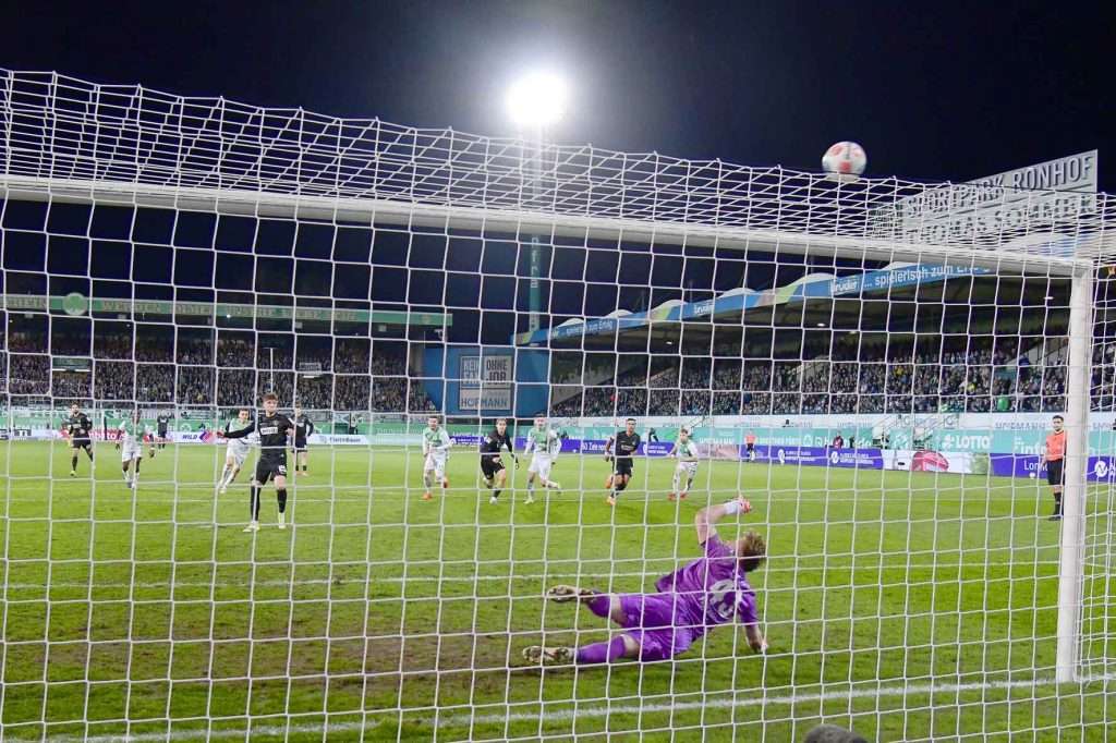 #Fussball, #Bundesliga, #DFL, #Liga2, #GreutherFürth, #sgf, #SportparkRonhof, #Kleeblatt, #HofmannPersonal, #BruderSpielwaren, #FrankenBrunnen, #GrünerBier, #RosicImmobilien, #simbadickiegroup, #Swietelsky, #WildPanda, #Fürth, #ball, #stadion, #zuschauer, #fans, #tor, #vielfaltgewinnt, #keinfanohnejob,