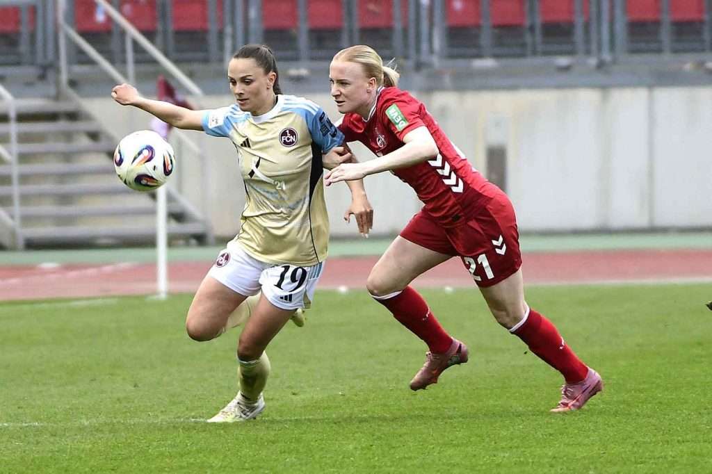 #Fußball, #Liga1, #Bundesliga, #DFL, #DFB, #Nürnberg, #1fcn, #fcn, #damen, #frauen, #Stadion, #MaxMorlockStadion, #Ball, #Sport, #Fans, #Jubel, #Torjubel, #Fahnen, #Fanblock, #Faszination, #Action, #Zweikampf, #Schiedsrichter, #Linienrichter, #SparkasseNürnberg, #NErgie, #Zuschauer, #fussball,