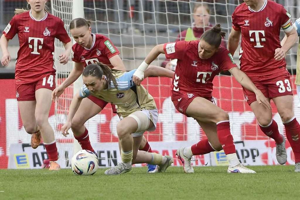 #Fußball, #Liga1, #Bundesliga, #DFL, #DFB, #Nürnberg, #1fcn, #fcn, #damen, #frauen, #Stadion, #MaxMorlockStadion, #Ball, #Sport, #Fans, #Jubel, #Torjubel, #Fahnen, #Fanblock, #Faszination, #Action, #Zweikampf, #Schiedsrichter, #Linienrichter, #SparkasseNürnberg, #NErgie, #Zuschauer, #fussball,