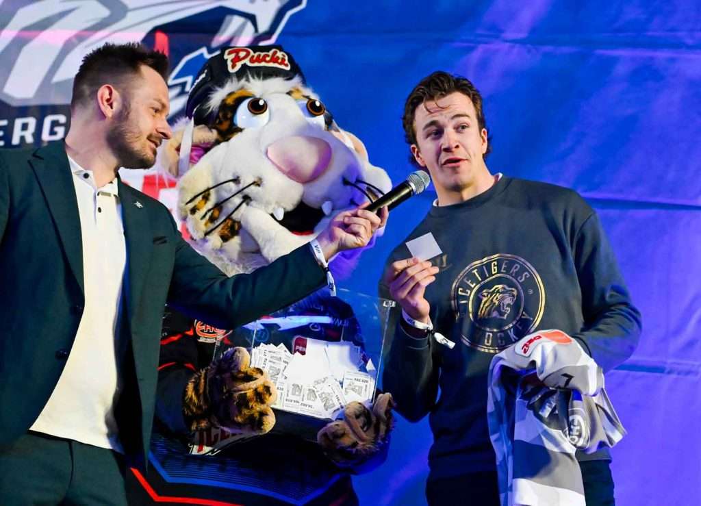 #del, #eishockey, #nit, #nuernbergicetigers, #icetigers, #puck, #pucki, #maskottchen, #nuernberg, #arena, #tor, #zuschauer, #fans, #hofmannpersonal, #vielfaltgewinnt, #keinfanohnejob, #bodin, #nergie, #wbgnuernberg,