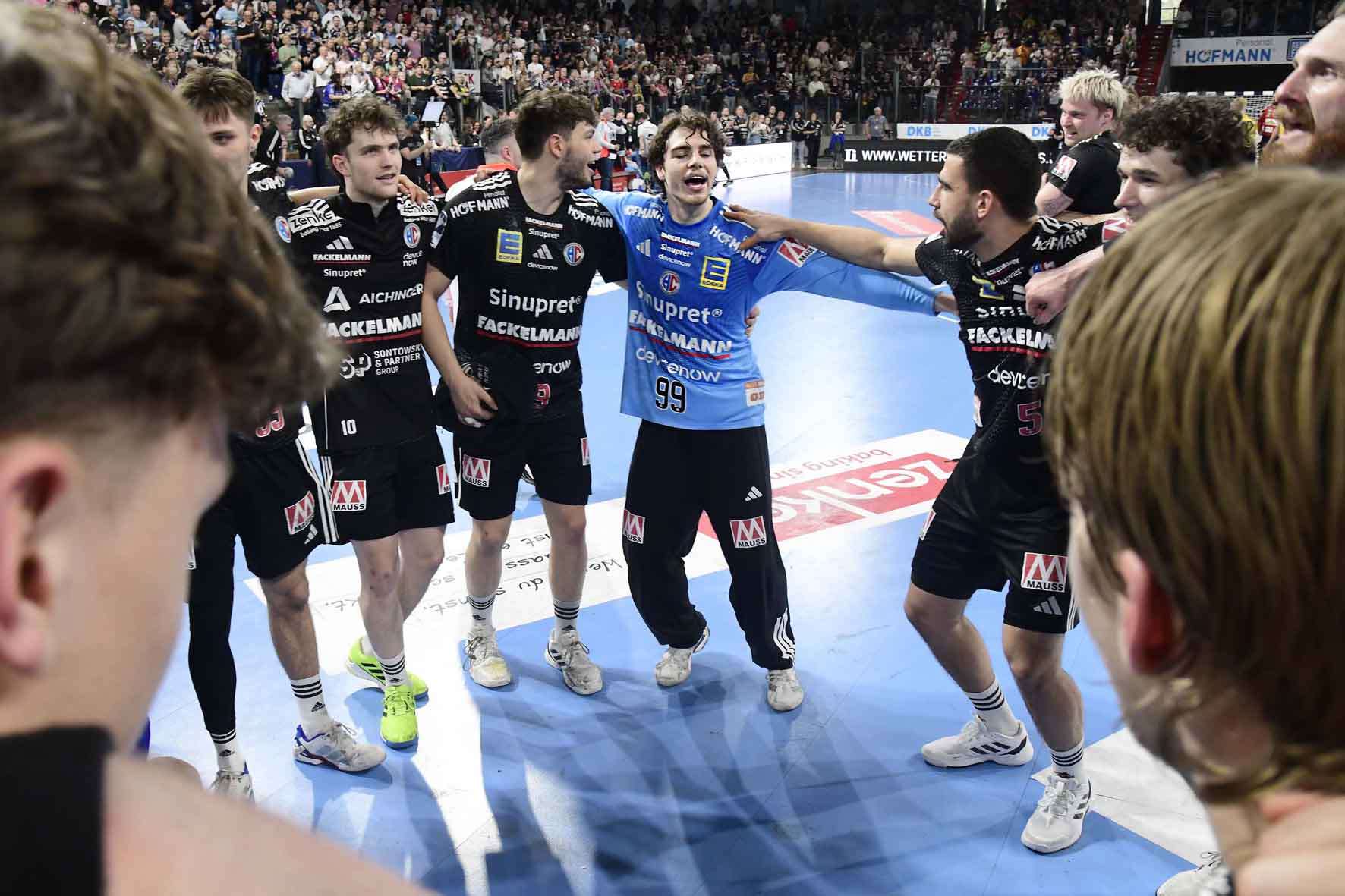 #Handballbundesliga, #LiquiMoly, #HCErlangen, #Handball, #HBL, #Nuremberg, #Erlangen, #ArenaNürnbergerVersicherung, #heitec, #Fackelmann, #Aichinger, #BarthHaas, #Bodin, #MaxBögl, #Bionorica, #Hemmersbach, #hlstudios, #HofmannPersonal, #LauerEuromovers, #Mauss, #pensionsolution, #Schultheiß, #SontowskiPartner, #Tucher, #Wild Panda, #hce, #ball, #tor, #zuschauer, #fans, #vielfaltgewinnt, #keinfanohnejob,