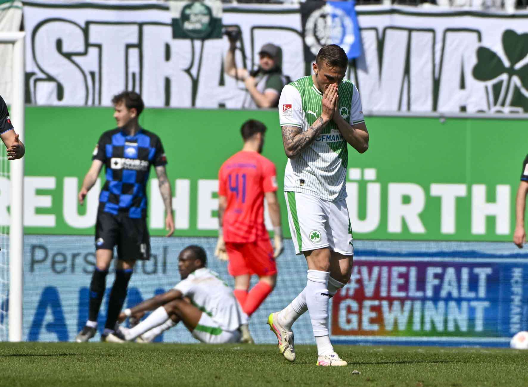 #Fussball, #Bundesliga, #DFL, #Liga2, #GreutherFürth, #sgf, #SportparkRonhof, #Kleeblatt, #HofmannPersonal, #BruderSpielwaren, #FrankenBrunnen, #GrünerBier, #RosicImmobilien, #simbadickiegroup, #Swietelsky, #WildPanda, #Fürth, #ball, #stadion, #zuschauer, #fans, #tor, #vielfaltgewinnt, #keinfanohnejob,