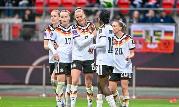 #Fußball, #DFB, #Länderspiel, #Herren, #Frauen, #Deutschland, #Österreich, #Nürnberg, #Stadion, #Maxmorlockstadion, #Fussball, #Ball, #Sport, #Fans, #Jubel, #Torjubel, #Ausschreitung, #Pyrotechnik, #Raketen, #Fahnen, #Fanblock, #Faszination, #Jubel, #Action, #Zweikampf, #Schiedsrichter, #Linienrichter, #Vergnügen, #Freizeit, #Familie, #Zuschauer,