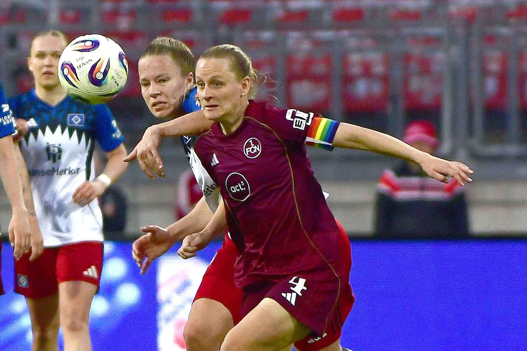 #Fußball, #Liga1, #Bundesliga, #DFL, #DFB, #Nürnberg, #1fcn, #fcn, #damen, #frauen, #Stadion, #MaxMorlockStadion, #Ball, #Sport, #Fans, #Jubel, #Torjubel, #Fahnen, #Fanblock, #Faszination, #Action, #Zweikampf, #Schiedsrichter, #Linienrichter, #SparkasseNürnberg, #NErgie, #Zuschauer, #fussball,