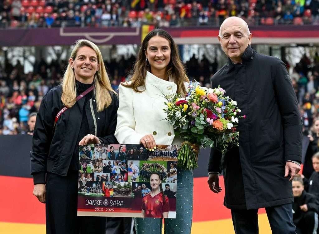 #Fußball, #DFB, #Länderspiel, #Herren, #Frauen, #Deutschland, #Österreich, #Nürnberg, #Stadion, #Maxmorlockstadion, #Fussball, #Ball, #Sport, #Fans, #Jubel, #Torjubel, #Ausschreitung, #Pyrotechnik, #Raketen, #Fahnen, #Fanblock, #Faszination, #Jubel, #Action, #Zweikampf, #Schiedsrichter, #Linienrichter, #Vergnügen, #Freizeit, #Familie, #Zuschauer,