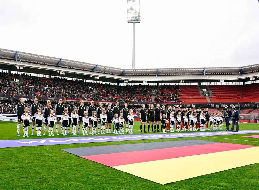 #Fußball, #DFB, #Länderspiel, #Herren, #Frauen, #Deutschland, #Österreich, #Nürnberg, #Stadion, #Maxmorlockstadion, #Fussball, #Ball, #Sport, #Fans, #Jubel, #Torjubel, #Ausschreitung, #Pyrotechnik, #Raketen, #Fahnen, #Fanblock, #Faszination, #Jubel, #Action, #Zweikampf, #Schiedsrichter, #Linienrichter, #Vergnügen, #Freizeit, #Familie, #Zuschauer,