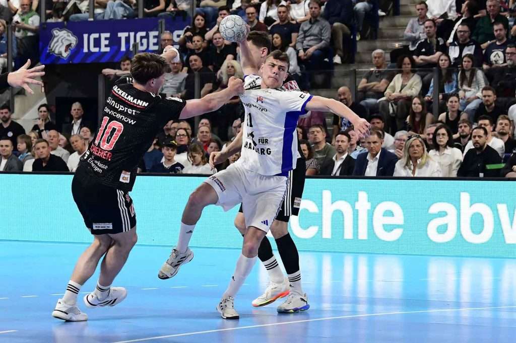 #Handballbundesliga, #LiquiMoly, #HCErlangen, #Handball, #HBL, #Nuremberg, #Erlangen, #ArenaNürnbergerVersicherung, #heitec, #Fackelmann, #Aichinger, #BarthHaas, #Bodin, #MaxBögl, #Bionorica, #Hemmersbach, #hlstudios, #HofmannPersonal, #LauerEuromovers, #Mauss, #pensionsolution, #Schultheiß, #SontowskiPartner, #Tucher, #Wild Panda, #hce, #ball, #tor, #zuschauer, #fans, #vielfaltgewinnt, #keinfanohnejob,