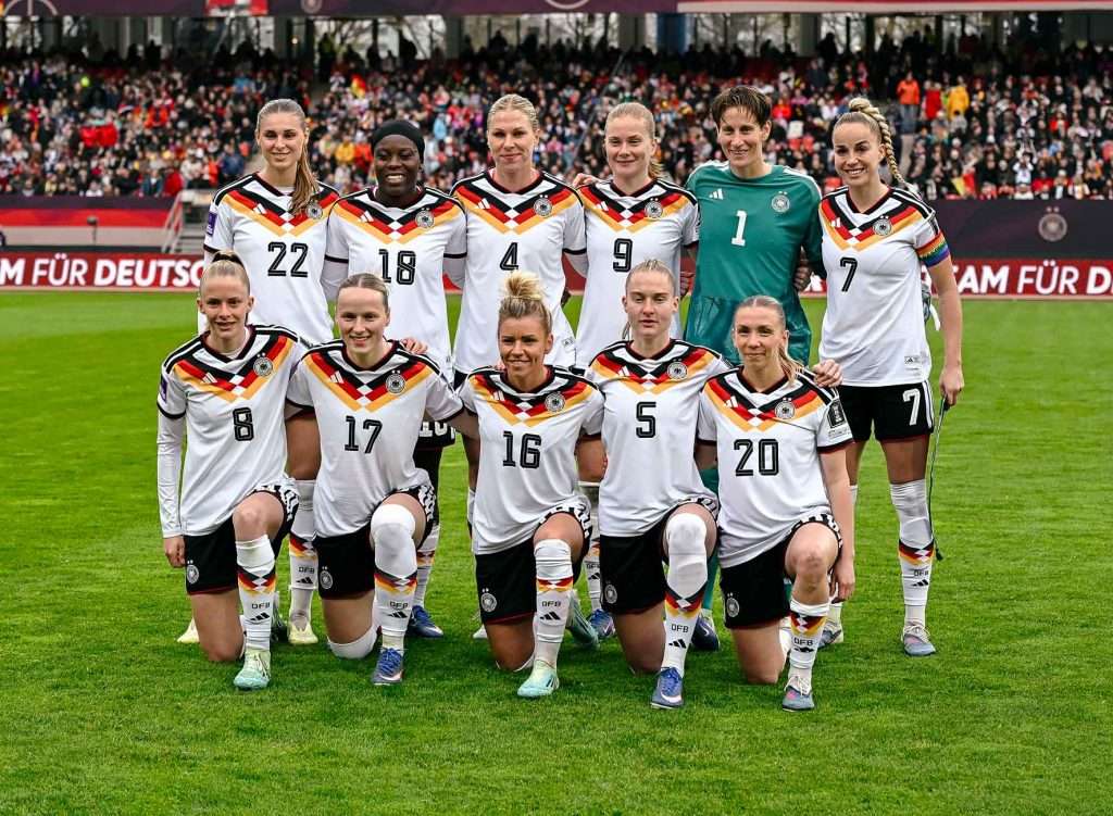 #Fußball, #DFB, #Länderspiel, #Herren, #Frauen, #Deutschland, #Österreich, #Nürnberg, #Stadion, #Maxmorlockstadion, #Fussball, #Ball, #Sport, #Fans, #Jubel, #Torjubel, #Ausschreitung, #Pyrotechnik, #Raketen, #Fahnen, #Fanblock, #Faszination, #Jubel, #Action, #Zweikampf, #Schiedsrichter, #Linienrichter, #Vergnügen, #Freizeit, #Familie, #Zuschauer,