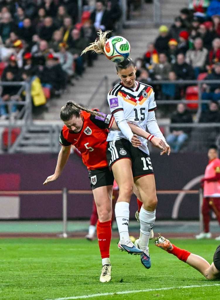 #Fußball, #DFB, #Länderspiel, #Herren, #Frauen, #Deutschland, #Österreich, #Nürnberg, #Stadion, #Maxmorlockstadion, #Fussball, #Ball, #Sport, #Fans, #Jubel, #Torjubel, #Ausschreitung, #Pyrotechnik, #Raketen, #Fahnen, #Fanblock, #Faszination, #Jubel, #Action, #Zweikampf, #Schiedsrichter, #Linienrichter, #Vergnügen, #Freizeit, #Familie, #Zuschauer,