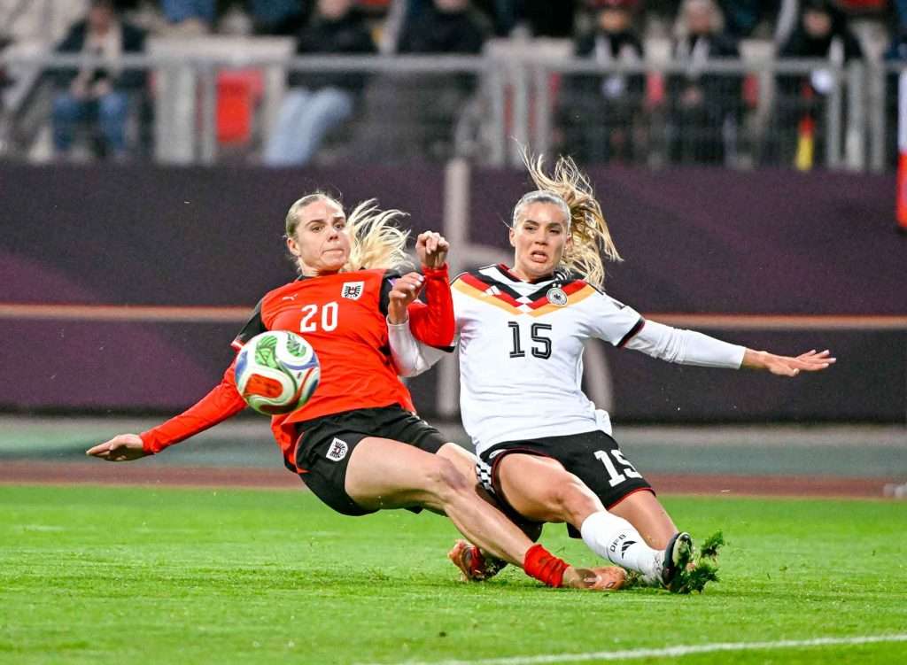 #Fußball, #DFB, #Länderspiel, #Herren, #Frauen, #Deutschland, #Österreich, #Nürnberg, #Stadion, #Maxmorlockstadion, #Fussball, #Ball, #Sport, #Fans, #Jubel, #Torjubel, #Ausschreitung, #Pyrotechnik, #Raketen, #Fahnen, #Fanblock, #Faszination, #Jubel, #Action, #Zweikampf, #Schiedsrichter, #Linienrichter, #Vergnügen, #Freizeit, #Familie, #Zuschauer,