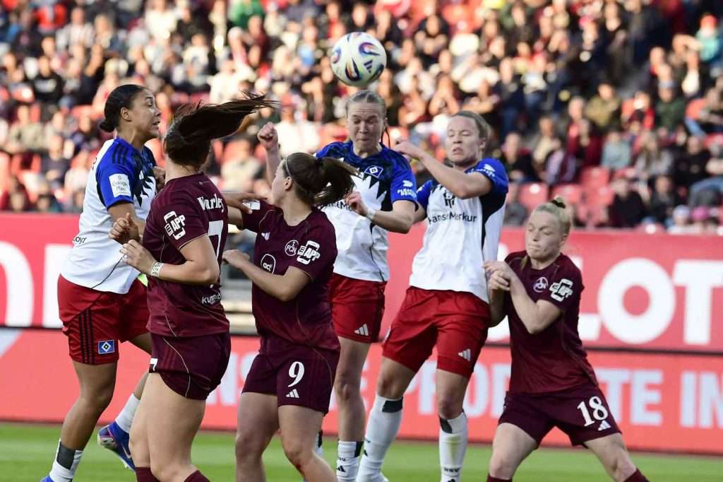 #Fußball, #Liga1, #Bundesliga, #DFL, #DFB, #Nürnberg, #1fcn, #fcn, #damen, #frauen, #Stadion, #MaxMorlockStadion, #Ball, #Sport, #Fans, #Jubel, #Torjubel, #Fahnen, #Fanblock, #Faszination, #Action, #Zweikampf, #Schiedsrichter, #Linienrichter, #SparkasseNürnberg, #NErgie, #Zuschauer, #fussball,