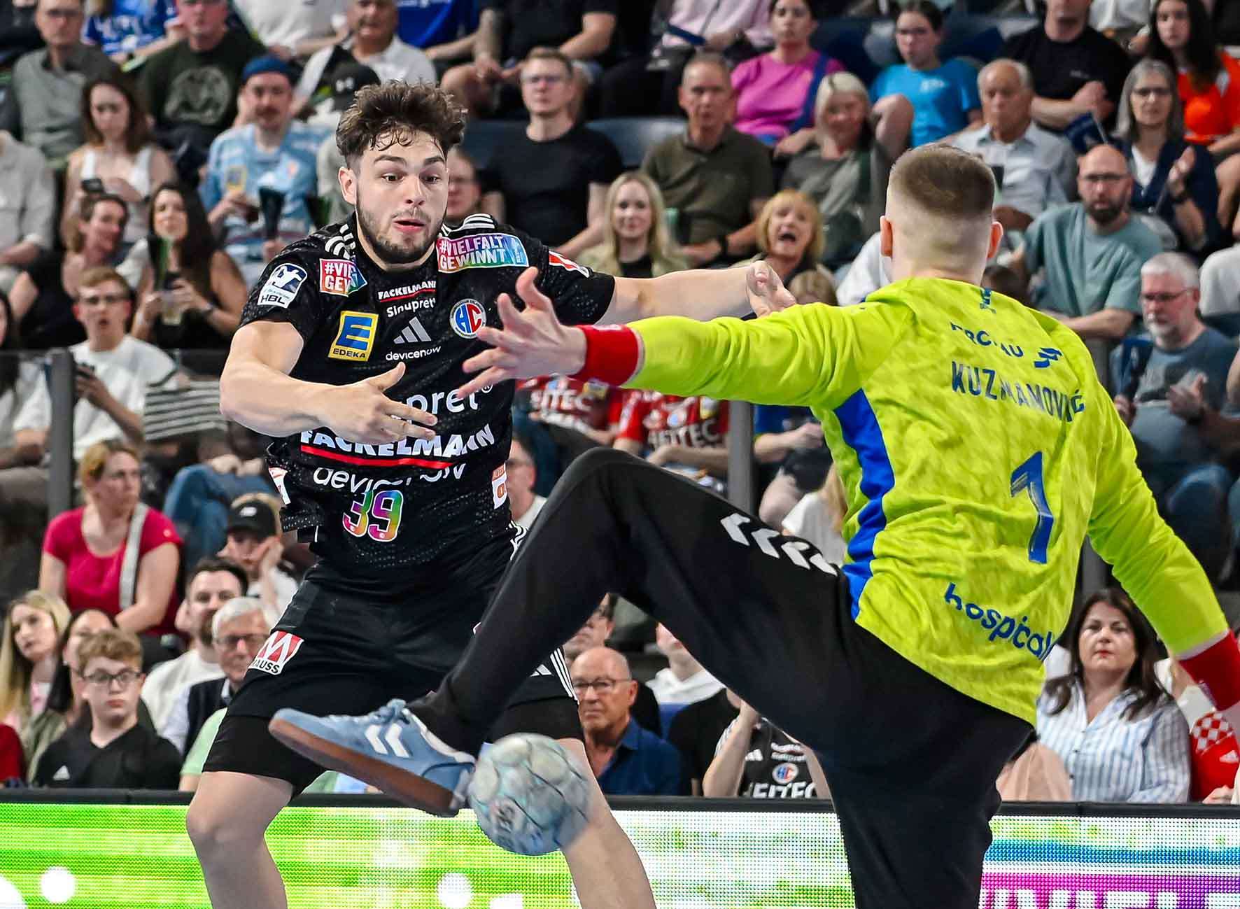 #Handballbundesliga, #LiquiMoly, #HCErlangen, #Handball, #HBL, #Nuremberg, #Erlangen, #ArenaNürnbergerVersicherung, #heitec, #Fackelmann, #Aichinger, #BarthHaas, #Bodin, #MaxBögl, #Bionorica, #Hemmersbach, #hlstudios, #HofmannPersonal, #LauerEuromovers, #Mauss, #pensionsolution, #Schultheiß, #SontowskiPartner, #Tucher, #Wild Panda, #hce, #ball, #tor, #zuschauer, #fans, #vielfaltgewinnt, #keinfanohnejob,