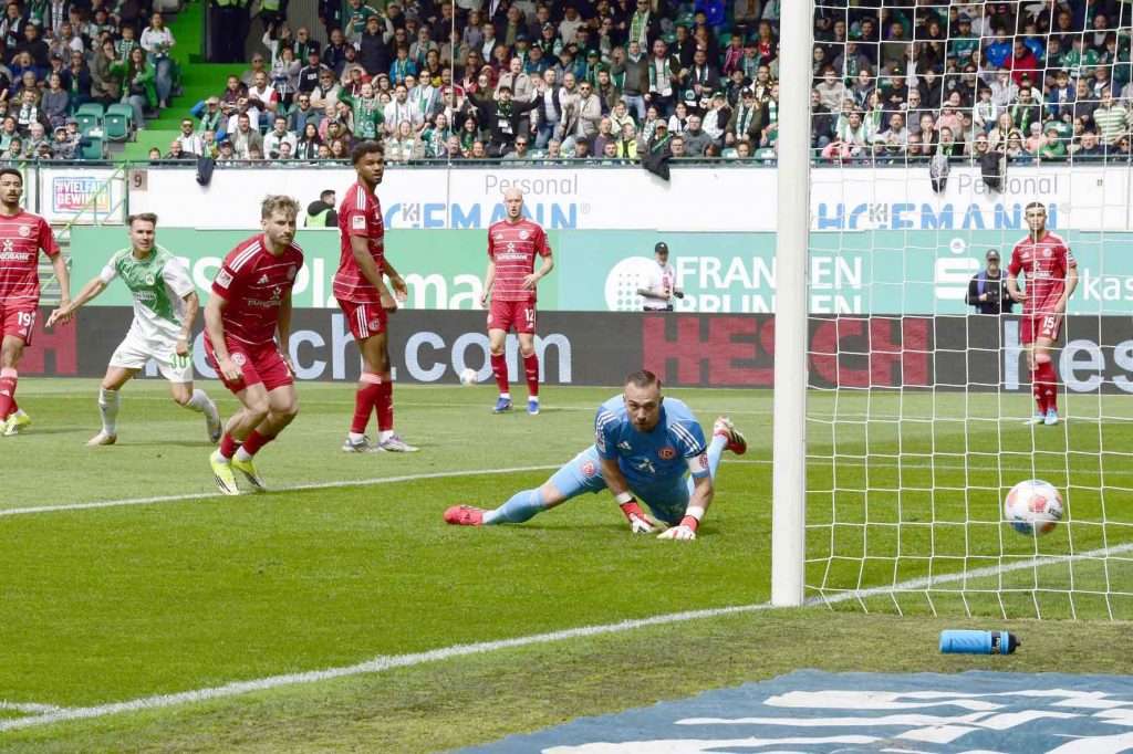 #Fussball, #Bundesliga, #DFL, #Liga2, #GreutherFürth, #sgf, #SportparkRonhof, #Kleeblatt, #HofmannPersonal, #BruderSpielwaren, #FrankenBrunnen, #GrünerBier, #RosicImmobilien, #simbadickiegroup, #Swietelsky, #WildPanda, #Fürth, #ball, #stadion, #zuschauer, #fans, #tor, #vielfaltgewinnt, #keinfanohnejob,