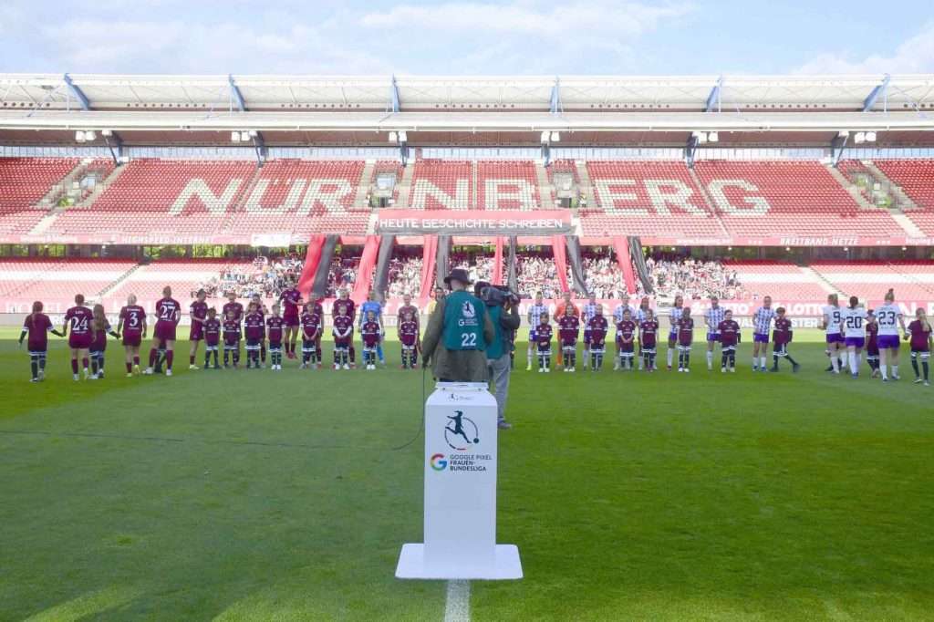 #Fußball, #Liga1, #Bundesliga, #DFL, #DFB, #Nürnberg, #1fcn, #fcn, #damen, #frauen, #Stadion, #MaxMorlockStadion, #Ball, #Sport, #Fans, #Jubel, #Torjubel, #Fahnen, #Fanblock, #Faszination, #Action, #Zweikampf, #Schiedsrichter, #Linienrichter, #SparkasseNürnberg, #NErgie, #Zuschauer, #fussball,